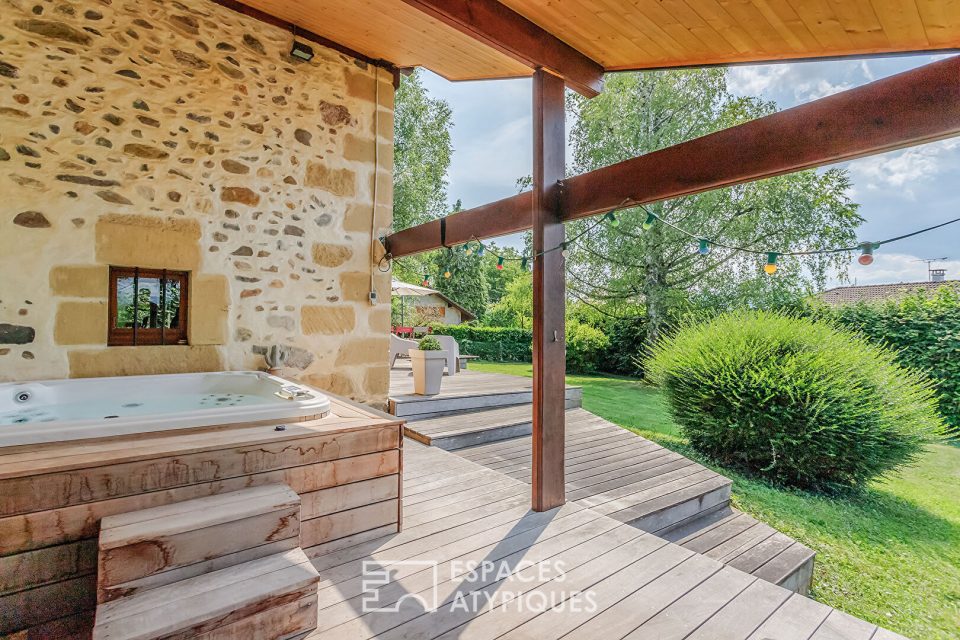 Grange rénovée avec terrain et son jaccuzzi extérieur