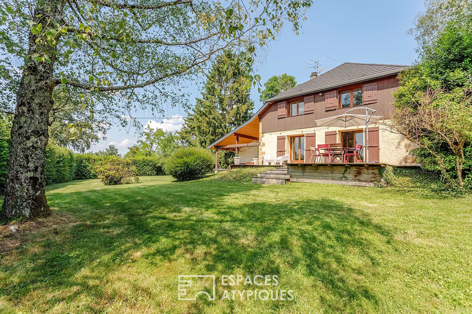 Renovated barn with land and outdoor jacuzzi