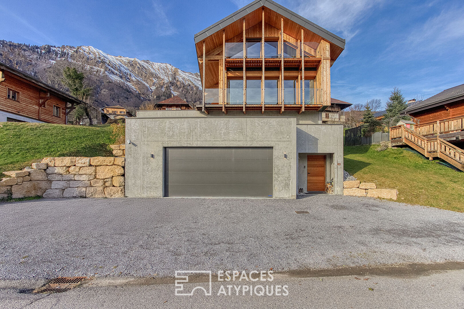 Maison d’architecte avec terrasse et vue