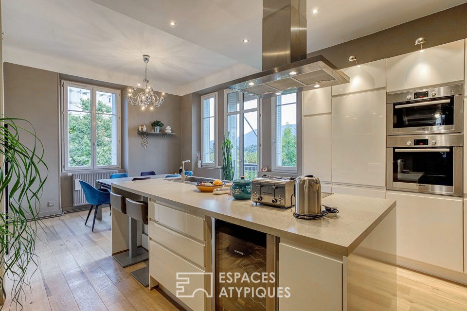 Grand appartement avec terrasse et vue sur les montagnes