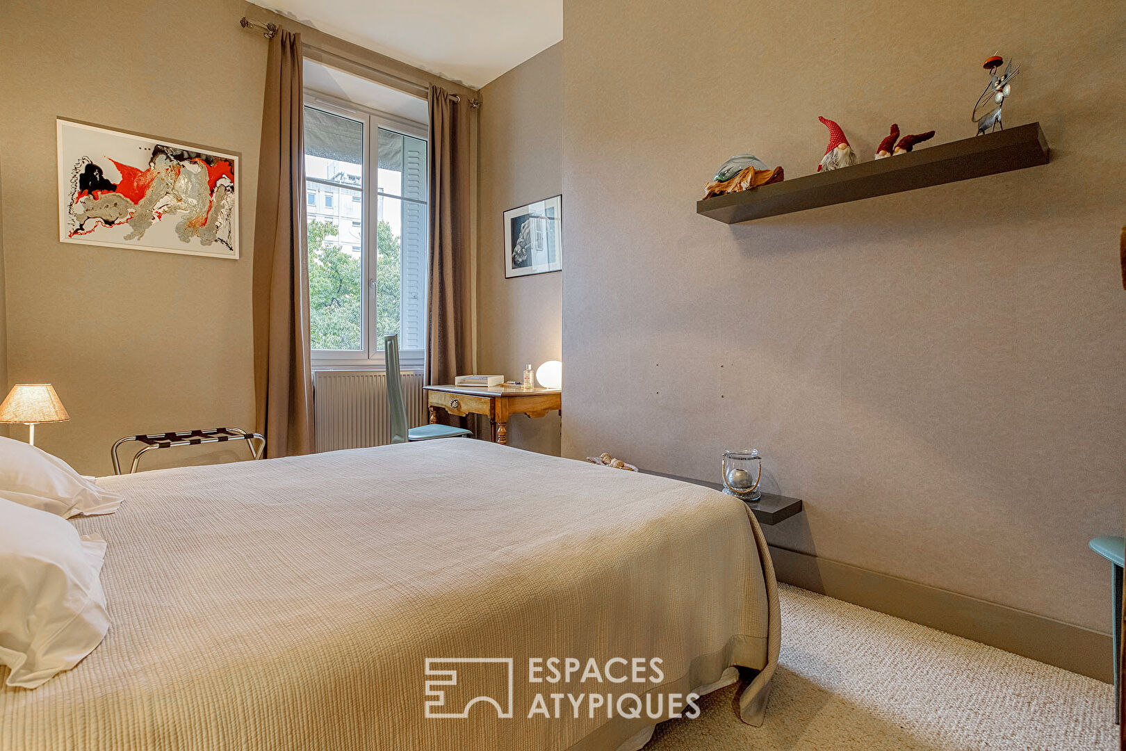 Grand appartement avec terrasse et vue sur les montagnes