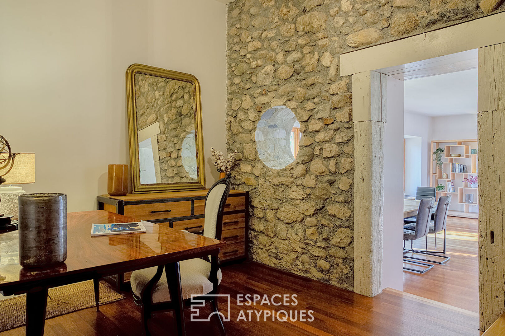Bel appartement rénové dans des anciennes écuries
