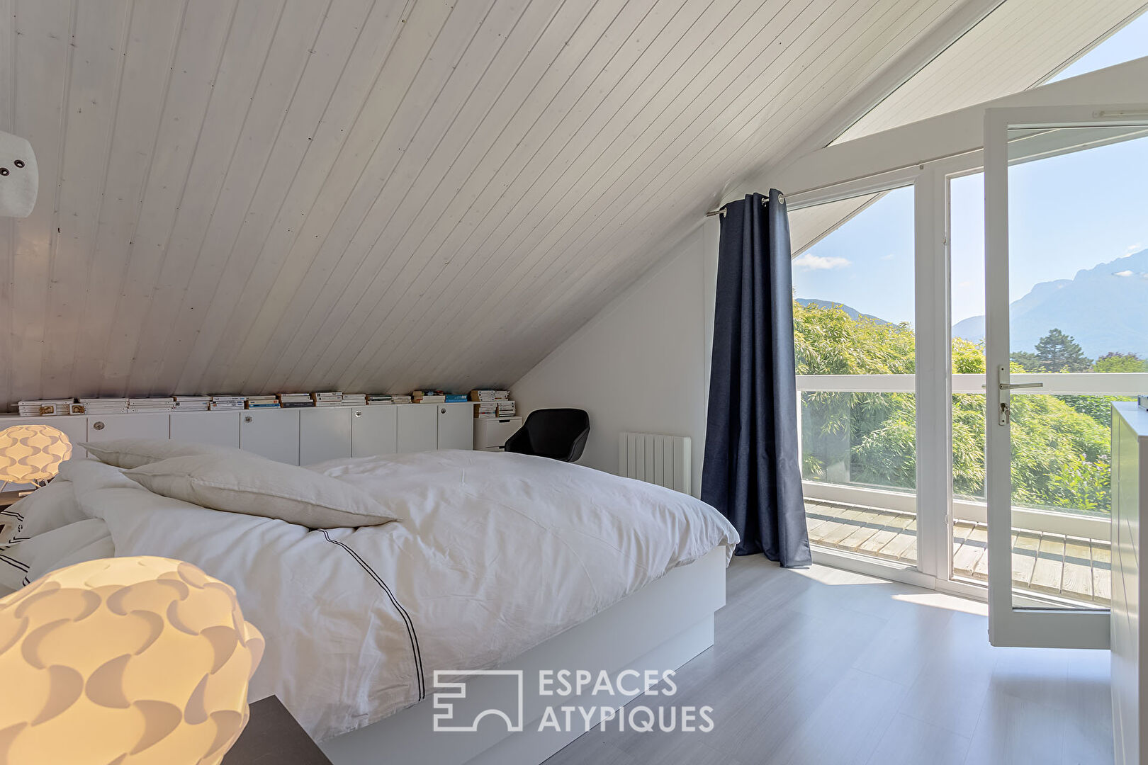 Maison ossature bois proche du lac avec piscine et jardin