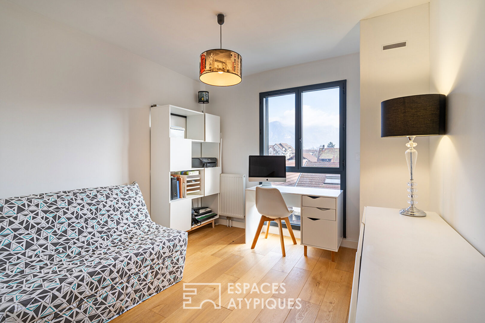 Maison à proximité du centre-ville avec jardin et piscine
