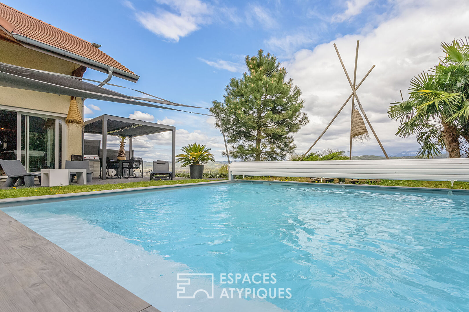 Charmante maison avec vue exceptionnelle et piscine