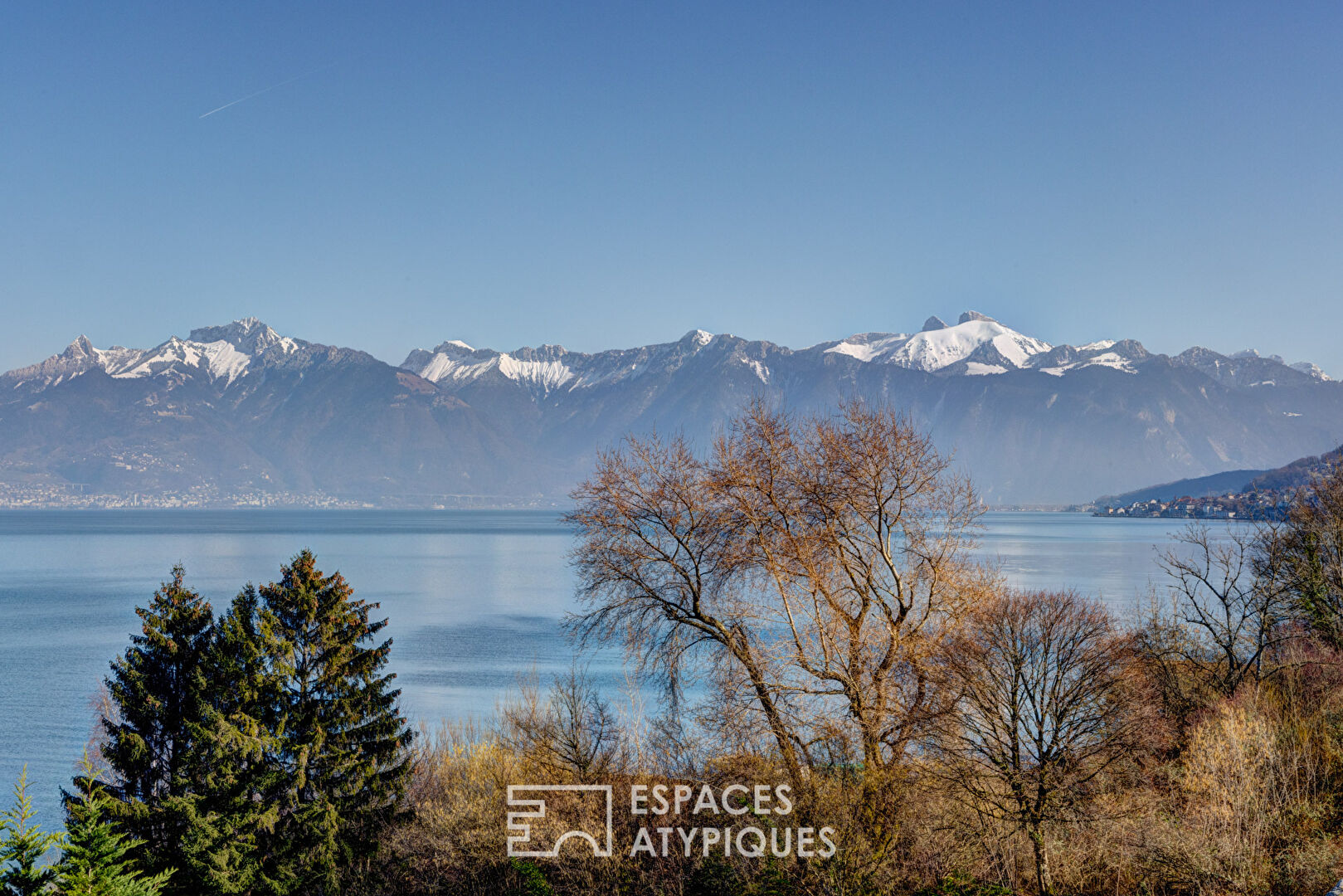A unique villa facing Lake Geneva