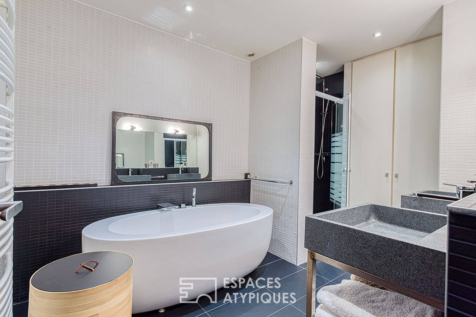 Appartement contemporain avec balcon en hypercentre