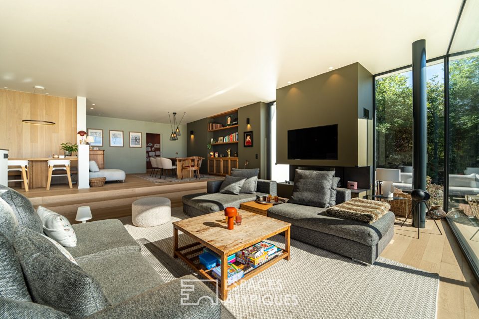 Villa contemporaine avec vue et piscine