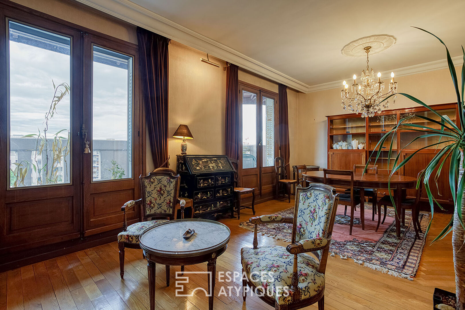Character apartment in a sought-after building
