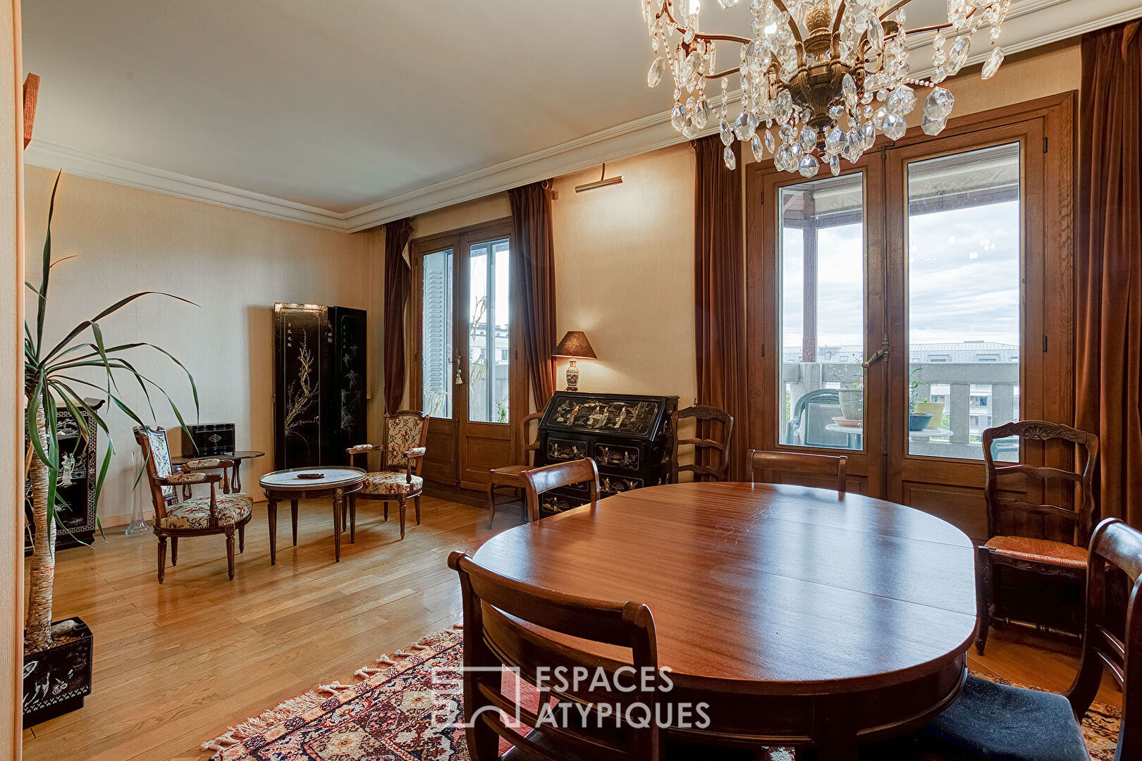Character apartment in a sought-after building