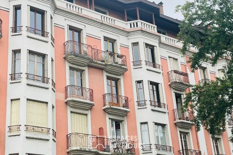 Appartement de caractère au dernier étage d’un immeuble prisé