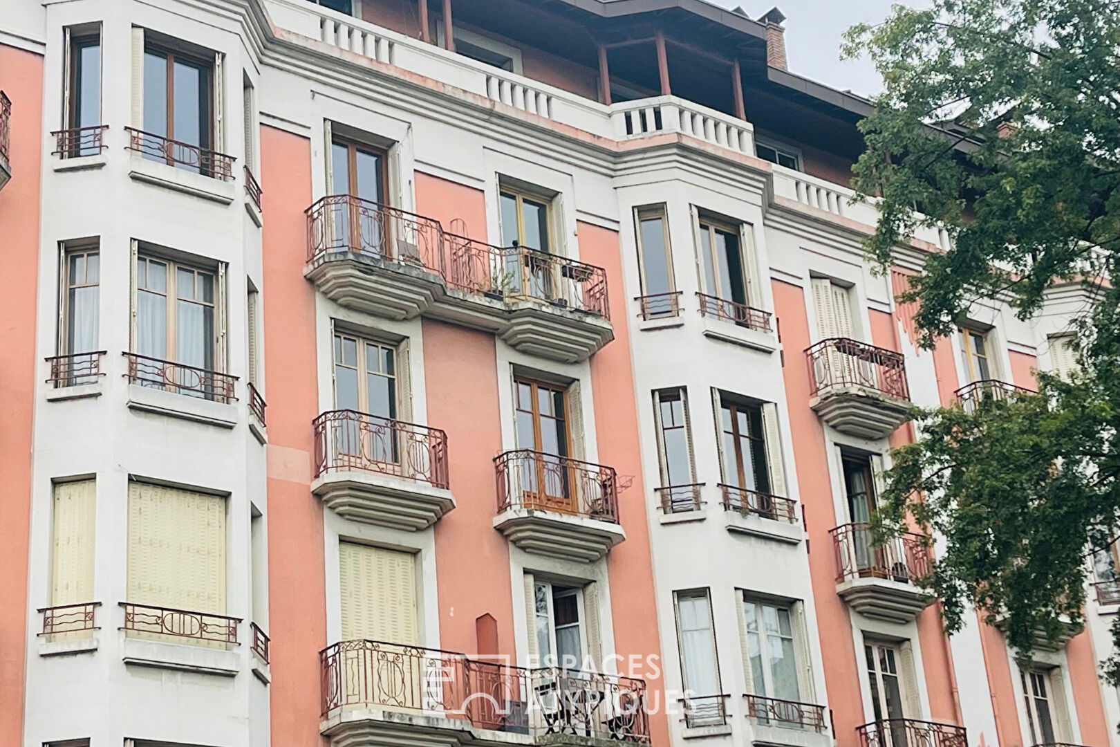 Appartement de caractère au dernier étage d’un immeuble prisé