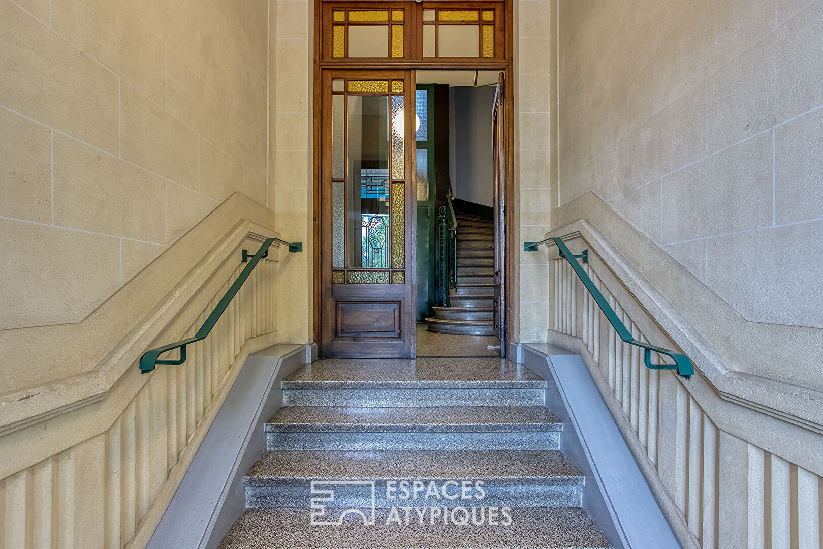 Appartement de caractère au dernier étage d’un immeuble prisé