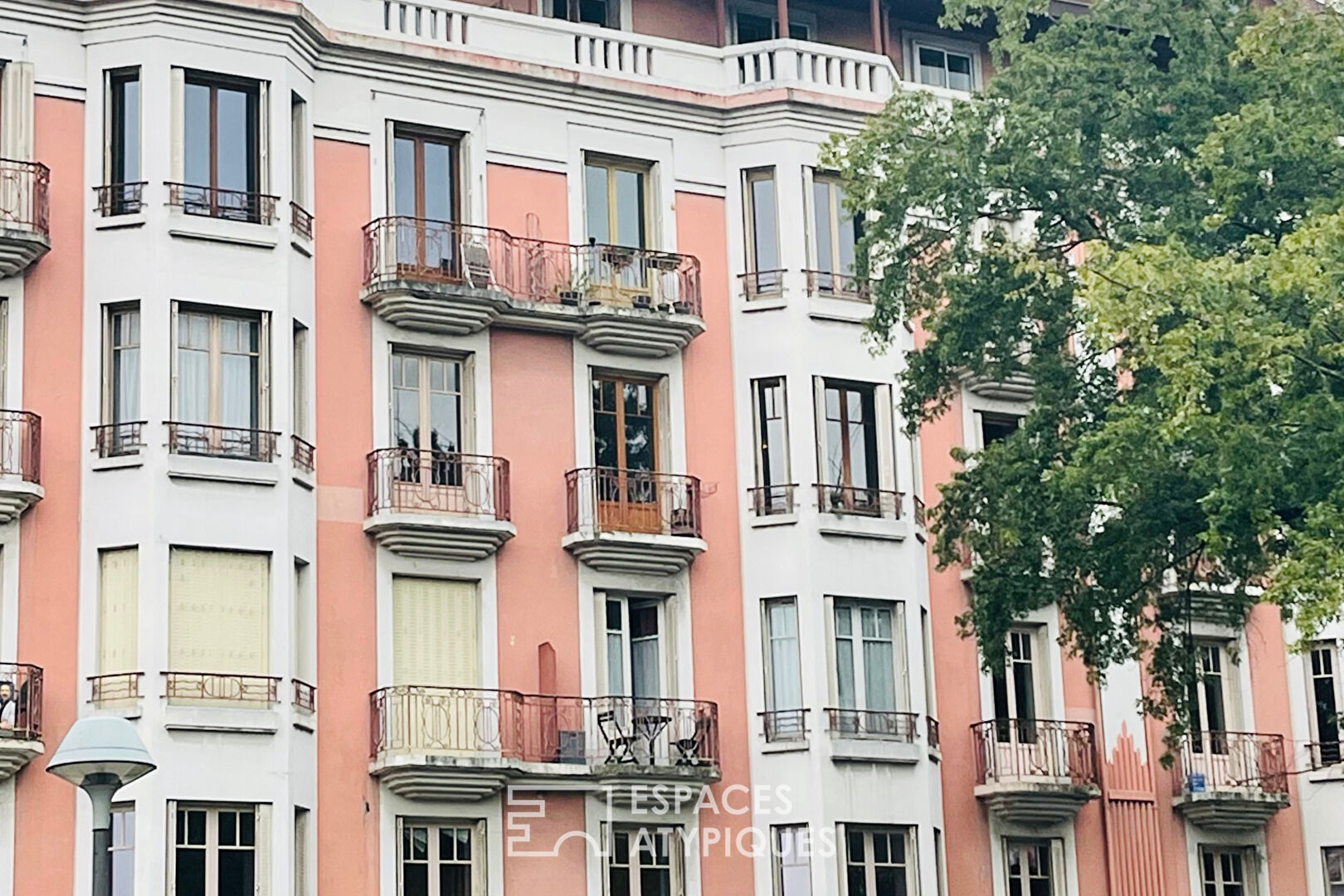 Appartement de caractère au dernier étage d’un immeuble prisé