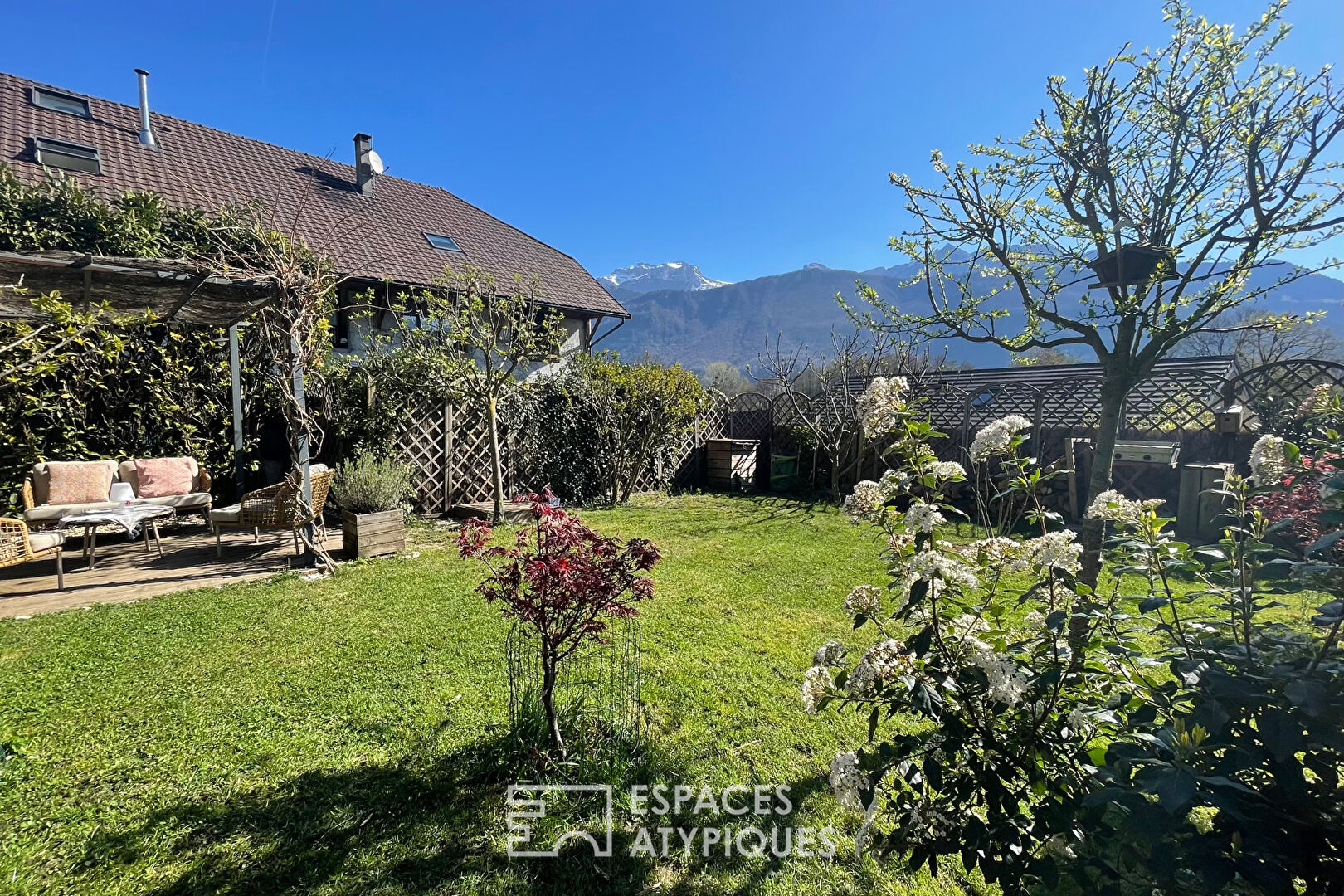Corps de ferme avec jardin cosy proche du Lac