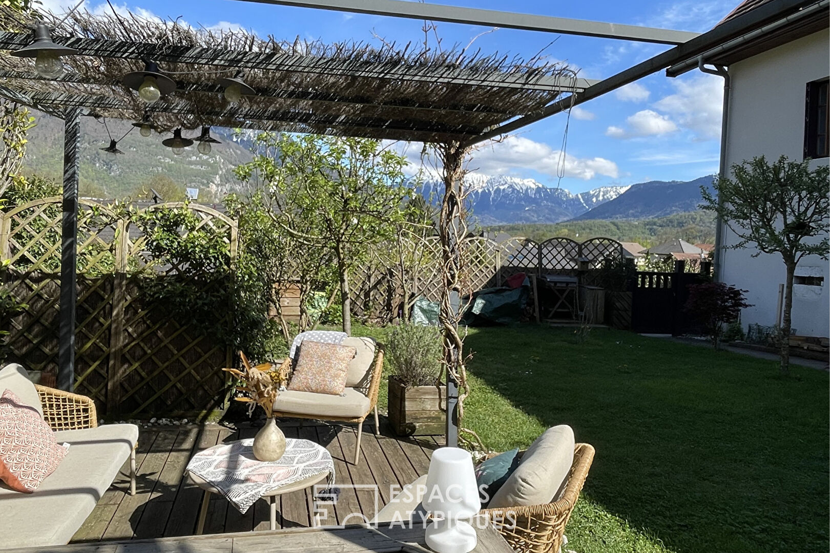 Corps de ferme avec jardin cosy proche du Lac