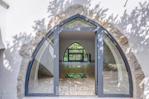 Through appartment with garden in a 14th century castle