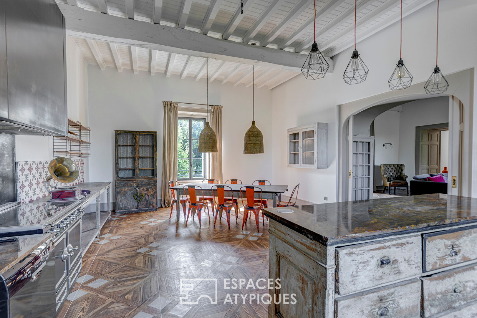 Duplex with terrace in a 14th century castle