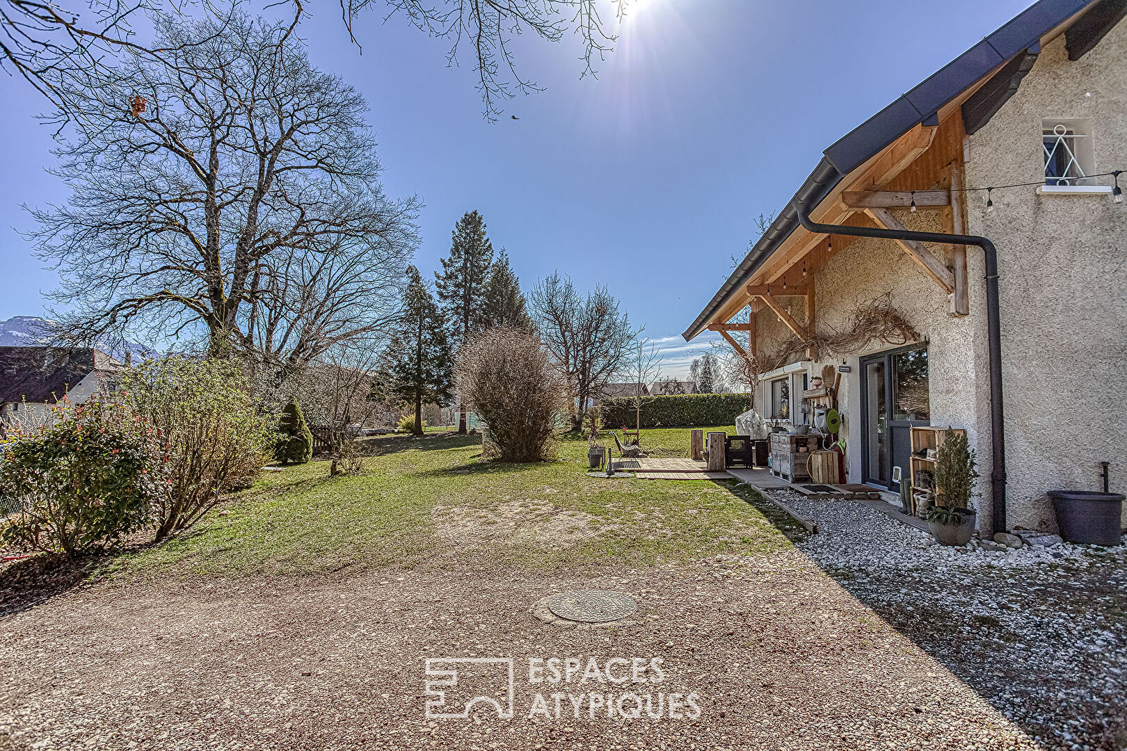 Charming farmhouse with building land with great potential