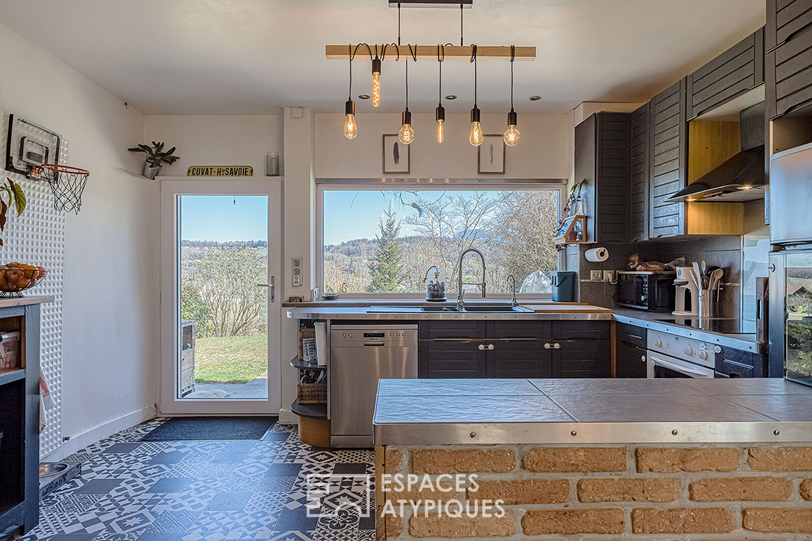 Charming farmhouse with building land with great potential