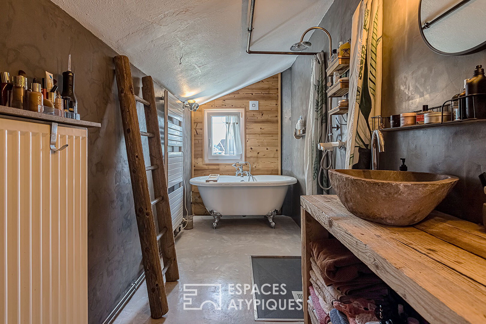 Charming farmhouse with building land with great potential