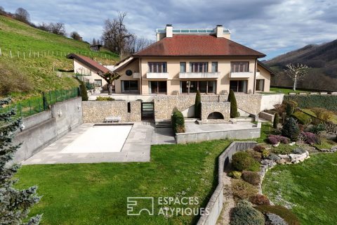 Architect-Designed House with Swimming Pool