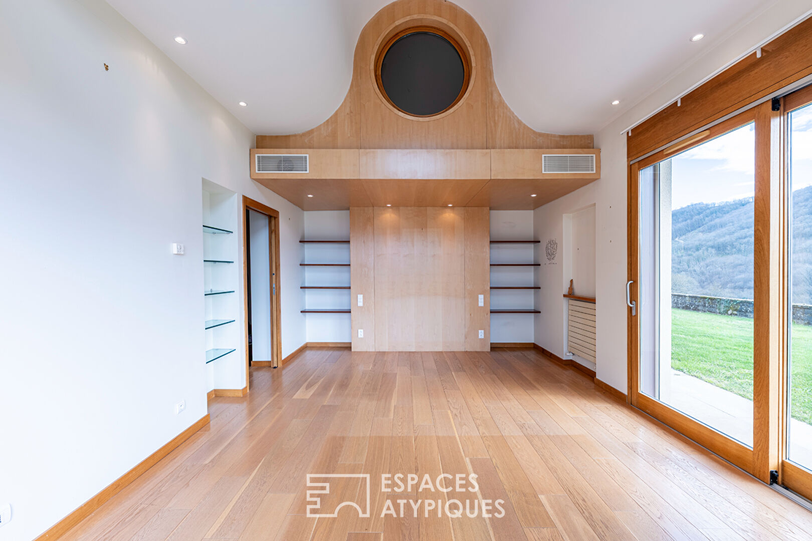 Architect-Designed House with Swimming Pool