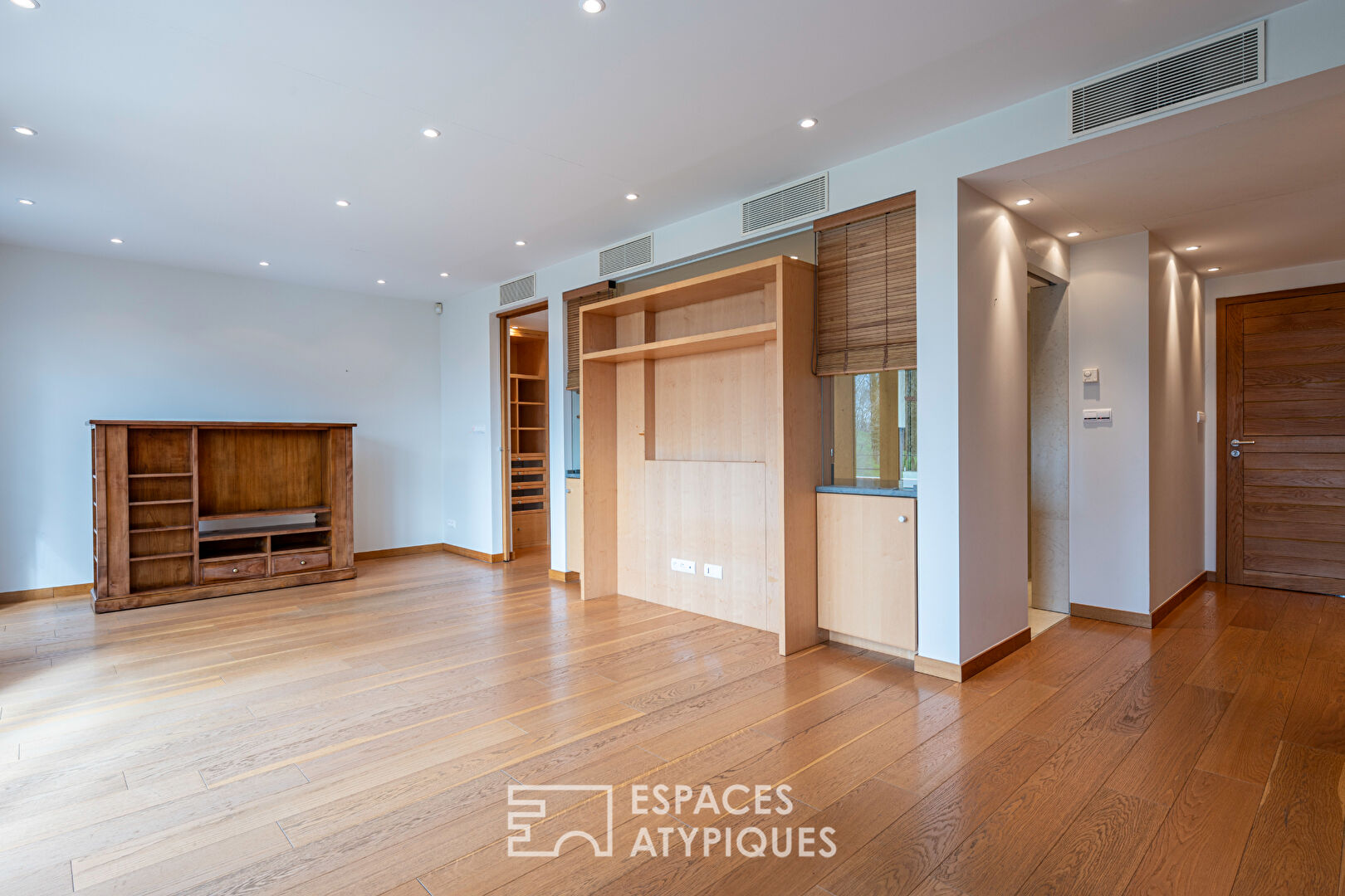 Architect-Designed House with Swimming Pool