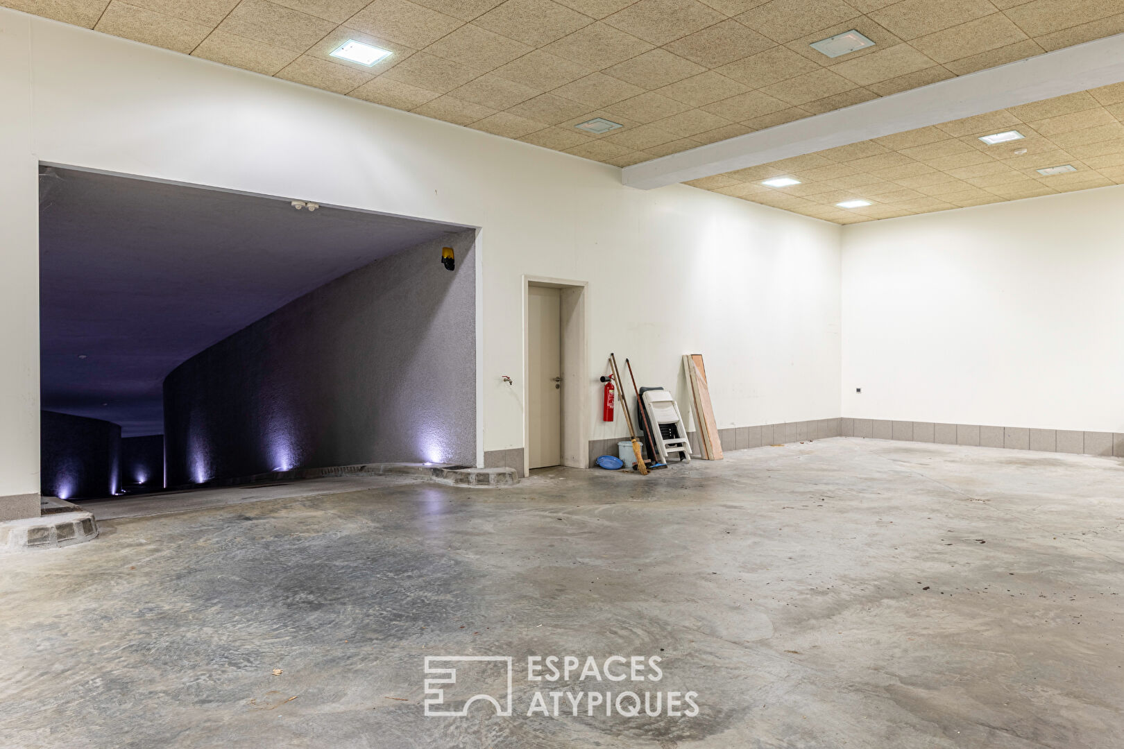 Architect-Designed House with Swimming Pool