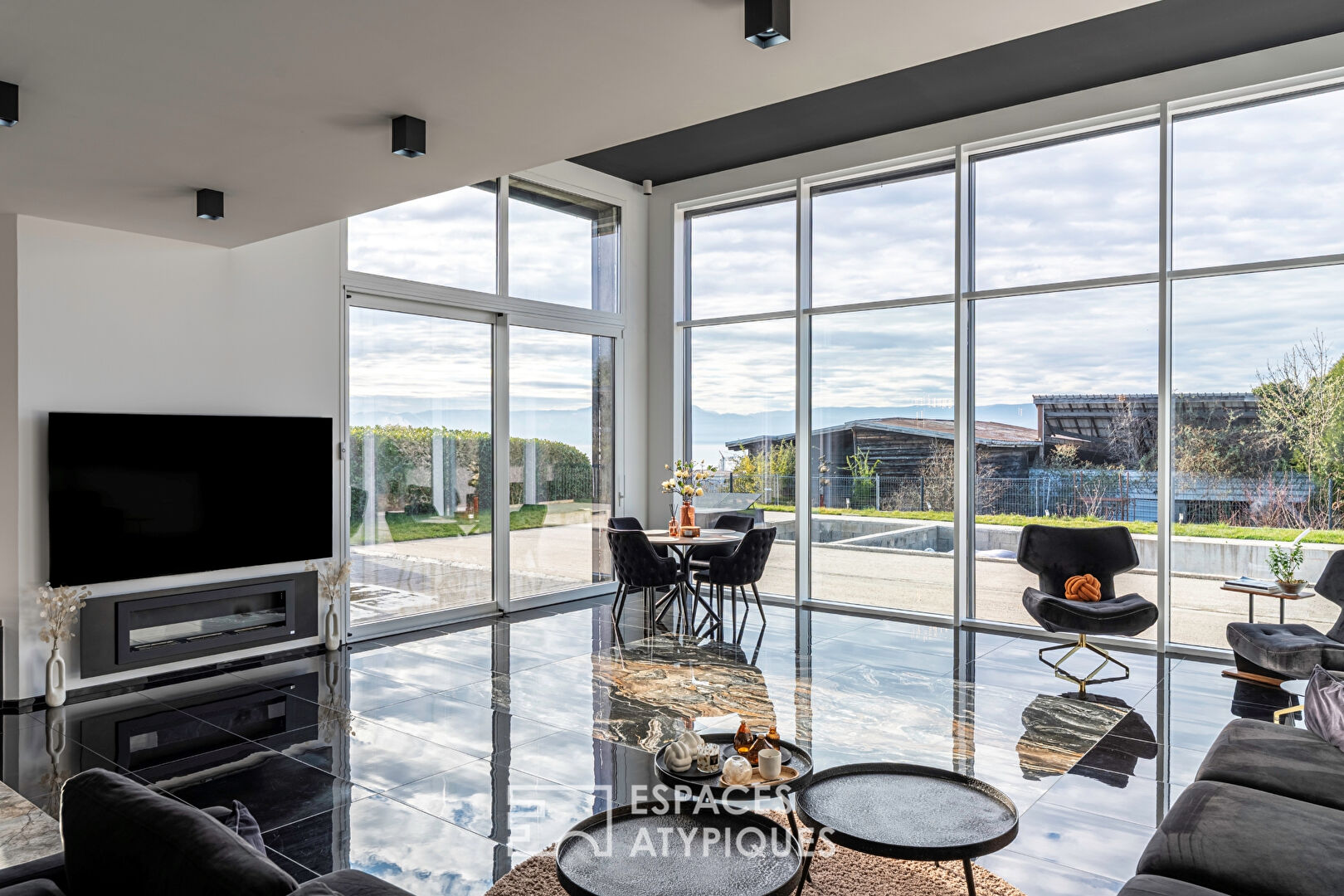 Cubic villa with swimming pool and lake view