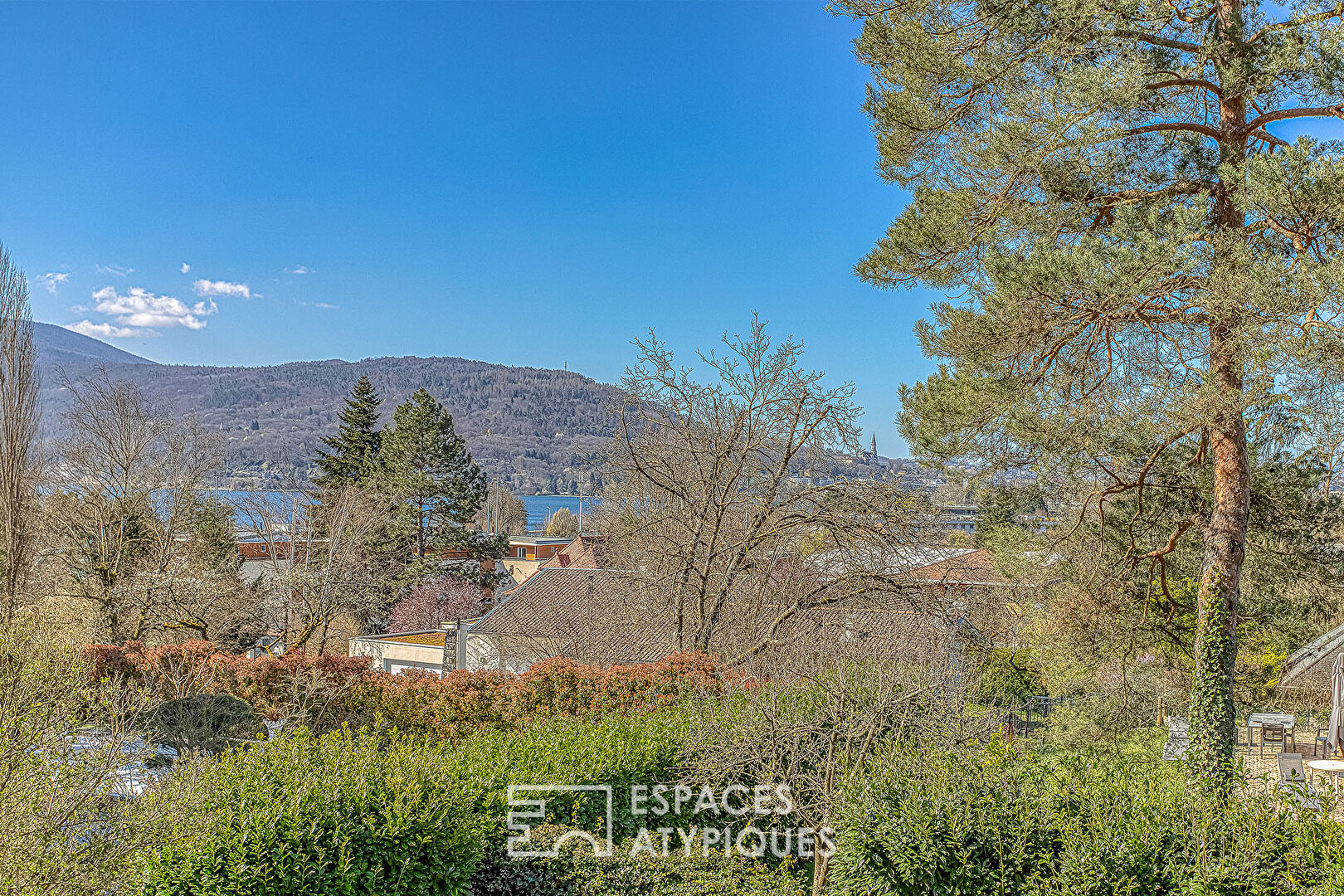 Beautiful house with view and garden