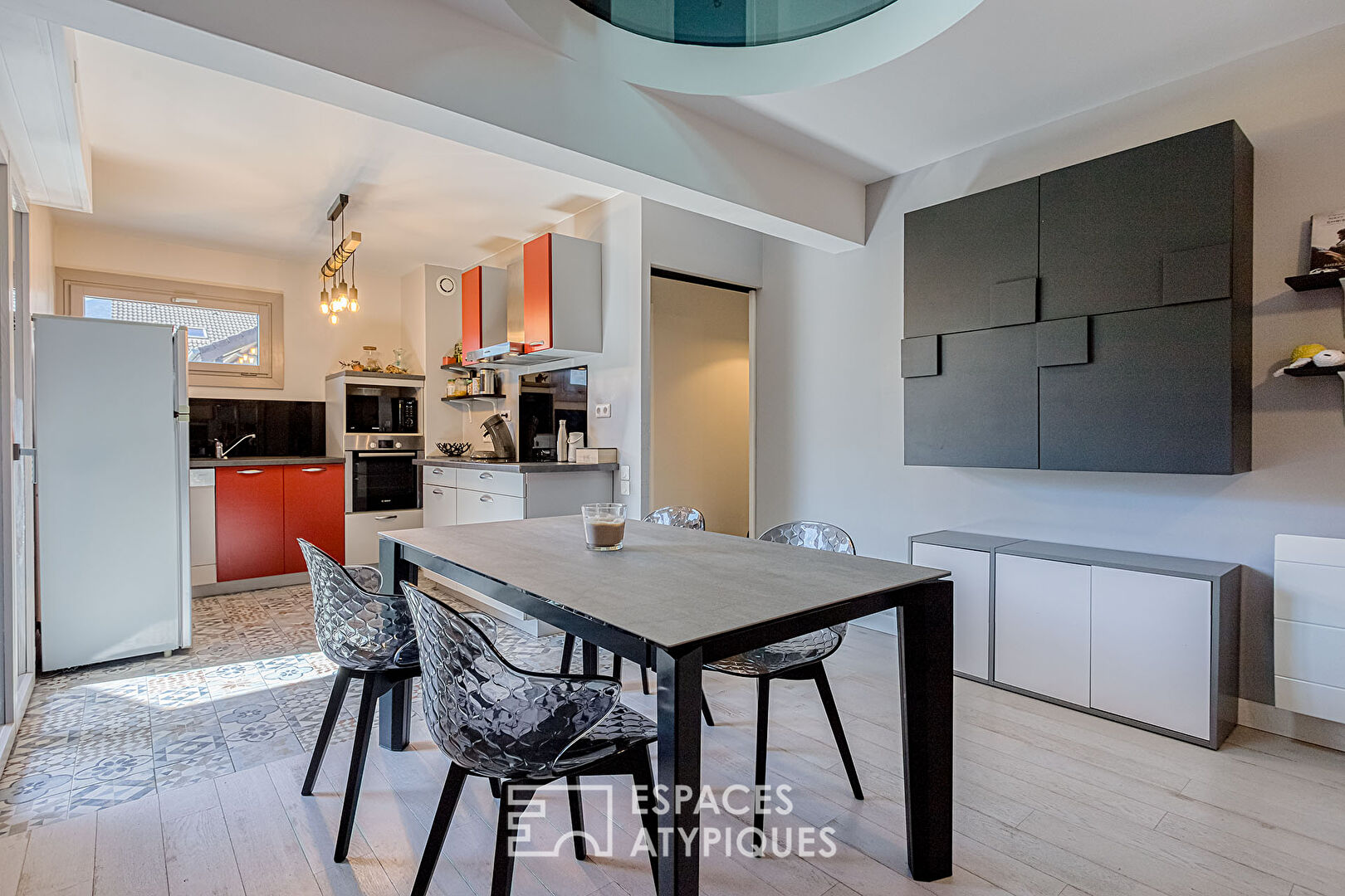 Contemporary duplex with terrace in the city center