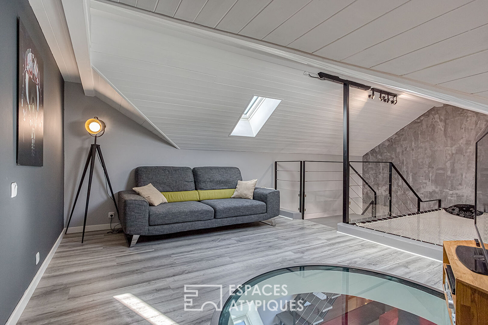 Contemporary duplex with terrace in the city center