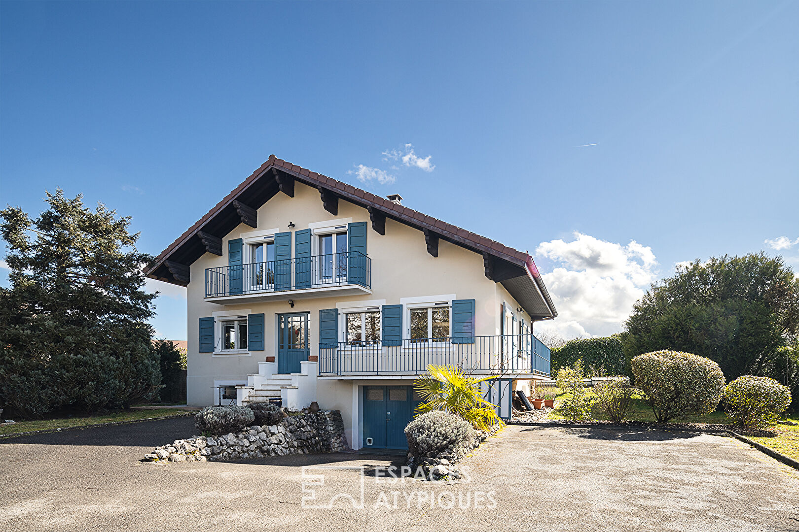 Maison éco-responsable avec piscine à deux pas de la frontière Suisse