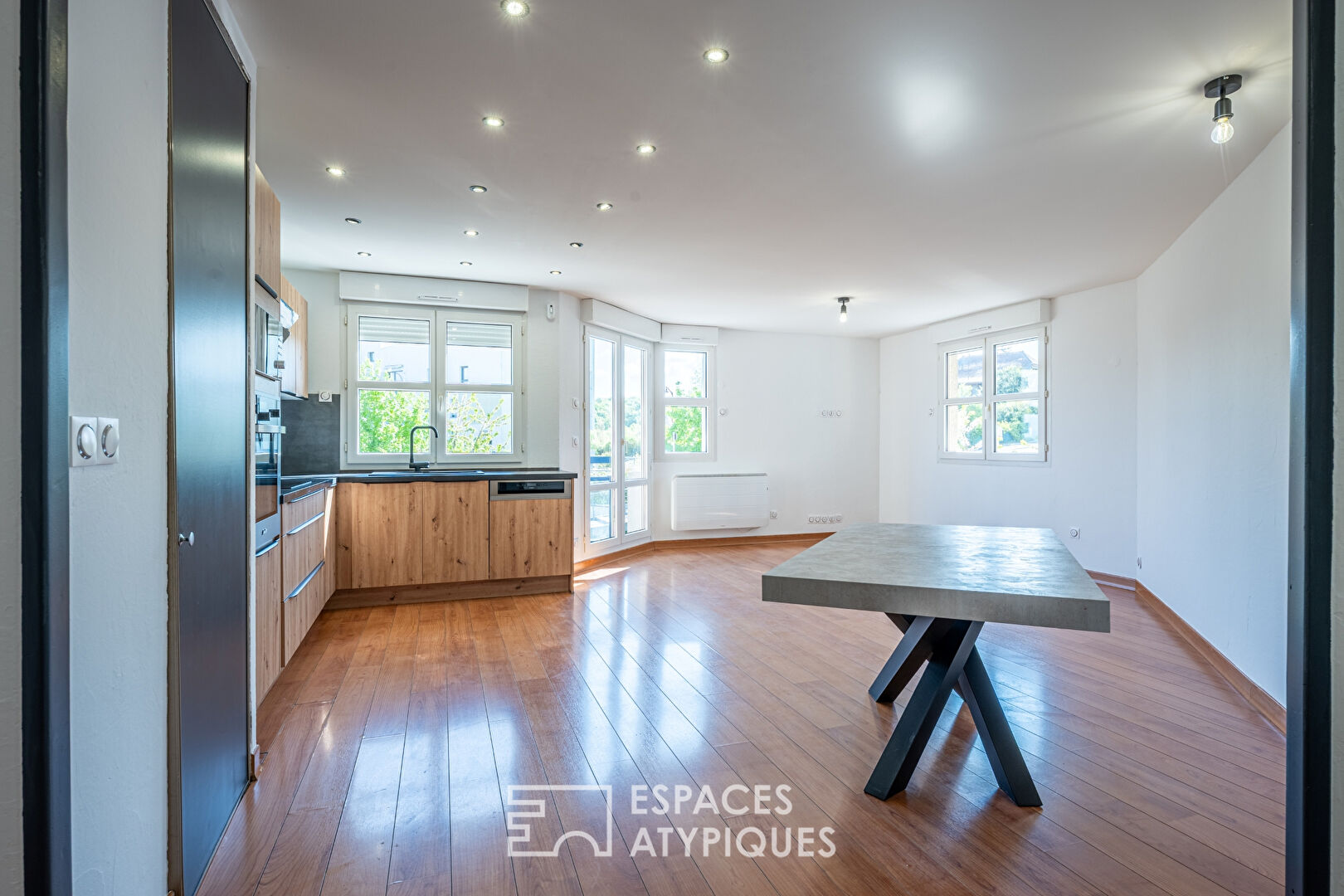 Triple terrace apartment in the heart of the village
