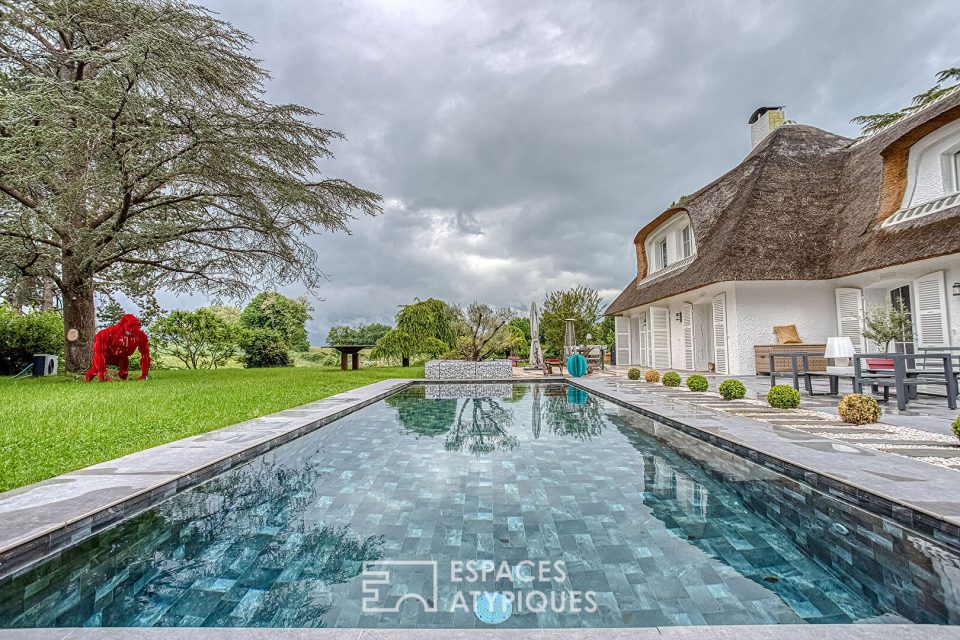Chaumière contemporaine avec piscine