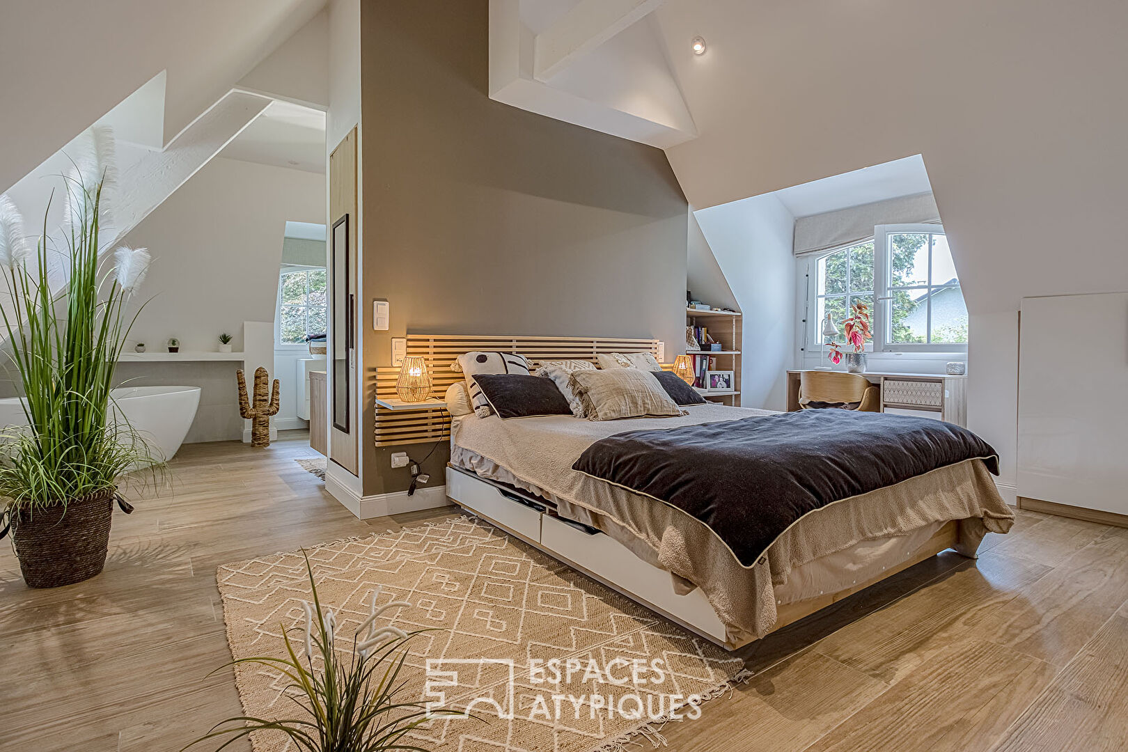 Chaumière contemporaine avec piscine