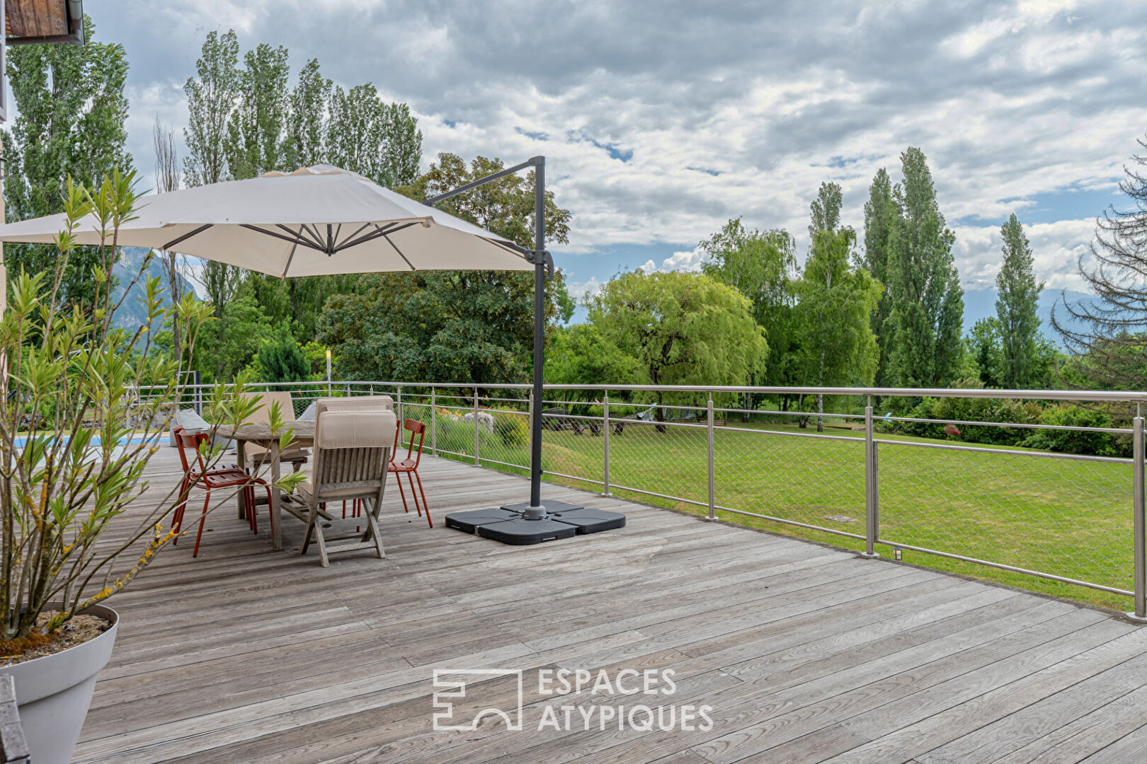 Demeure élégante avec piscine et vue d’exception