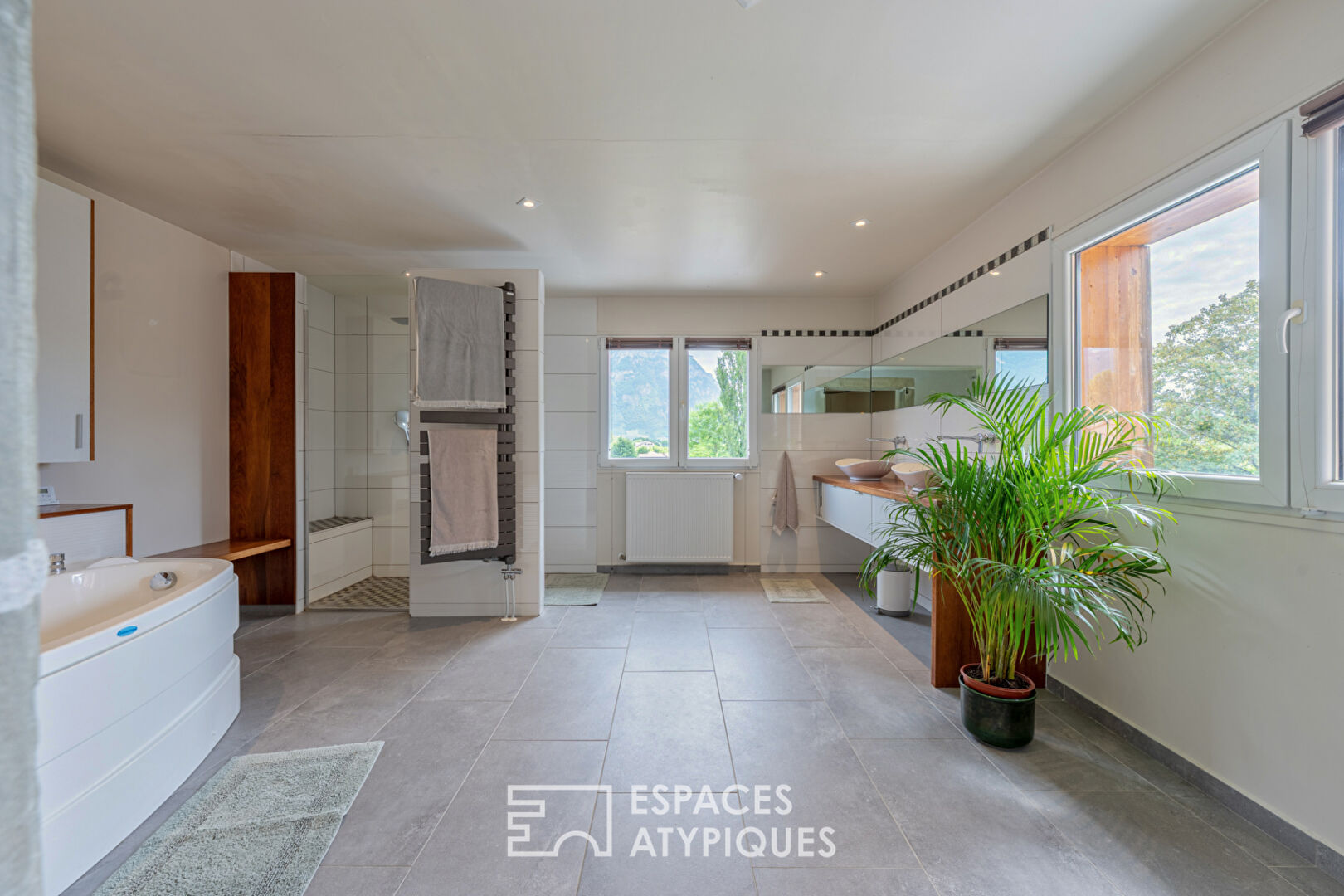 Demeure élégante avec piscine et vue d’exception