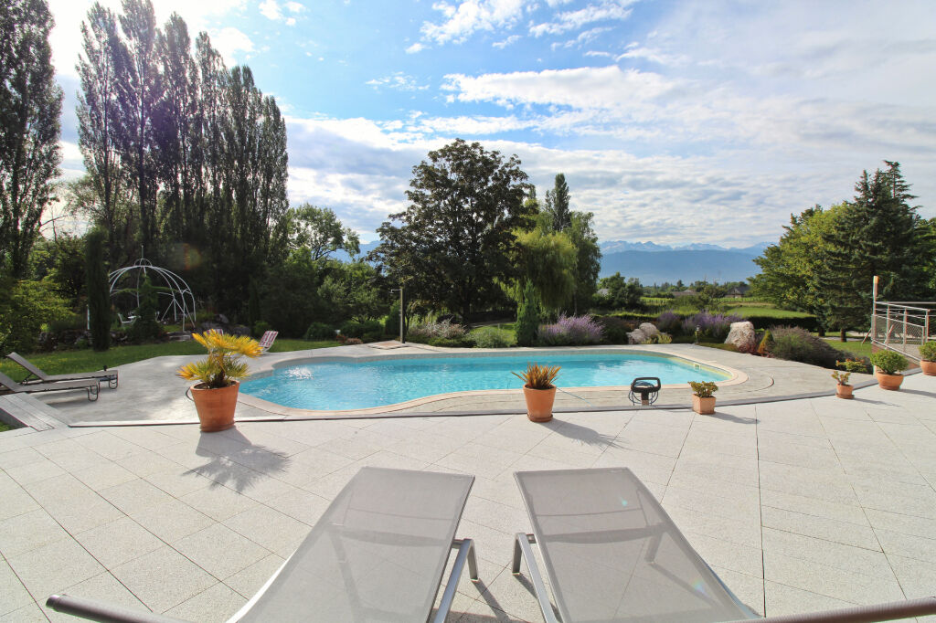 Demeure élégante avec piscine et vue d’exception