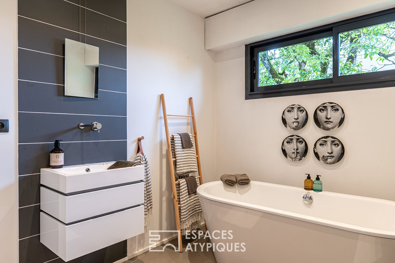 Maison contemporaine avec piscine proche du lac