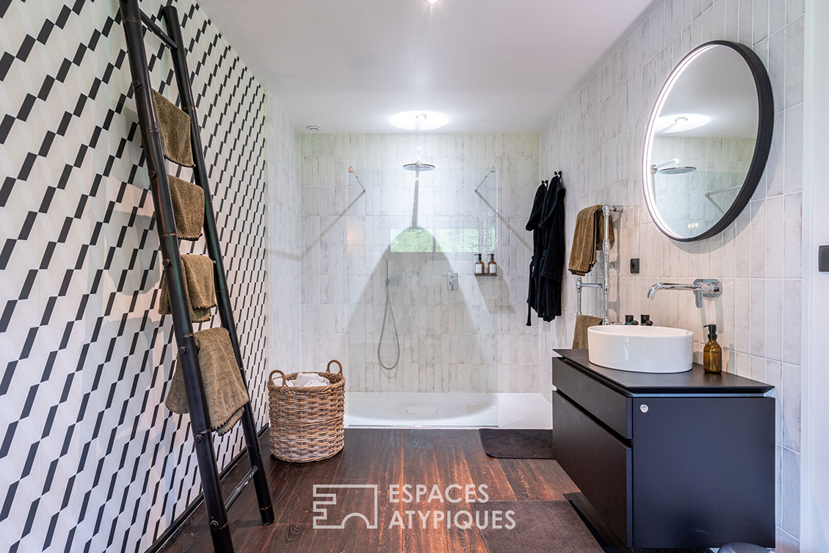 Maison contemporaine avec piscine proche du lac