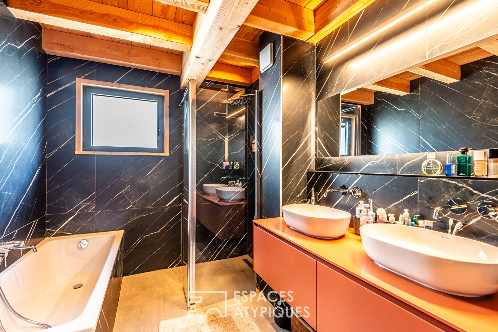 A rare property in the heart of the city