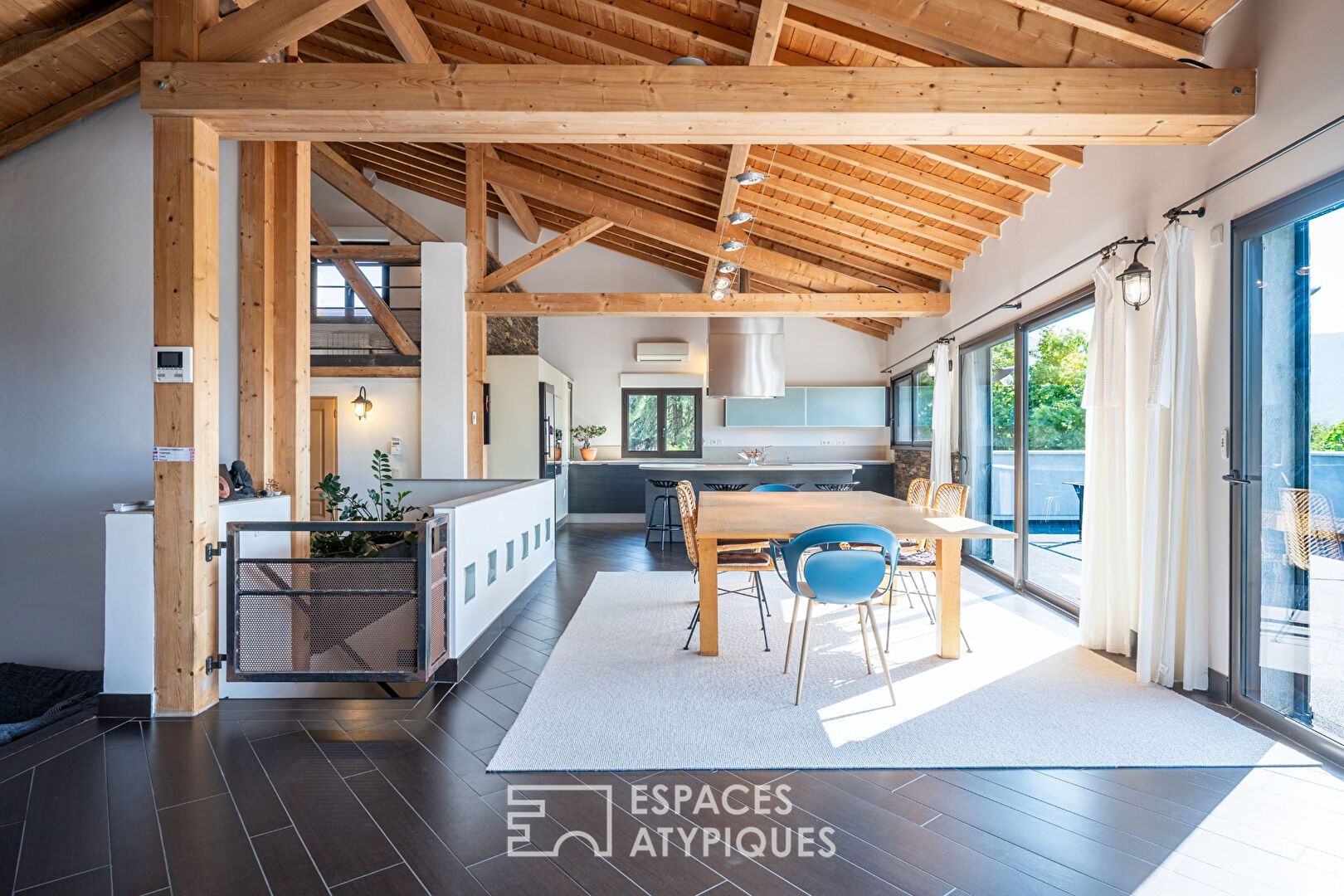 Ancien corps de ferme rénové en habitations
