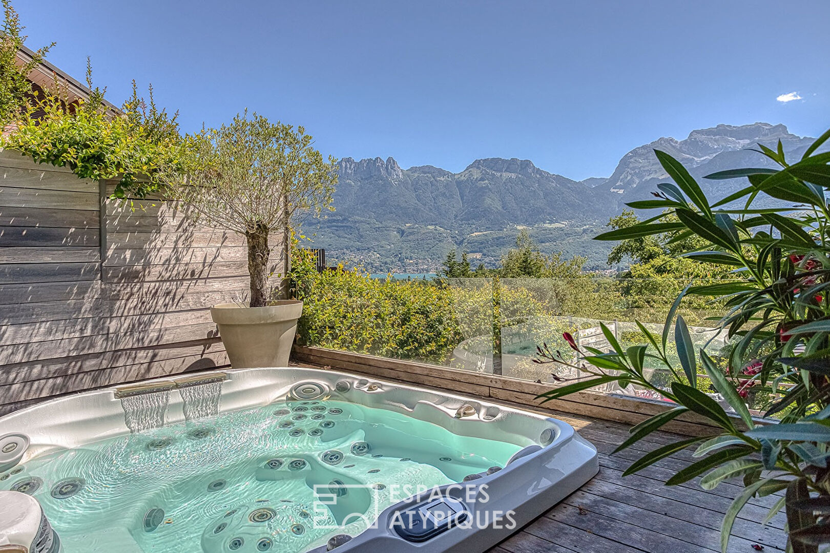 Chalet rénové avec piscine et vue exceptionnelle