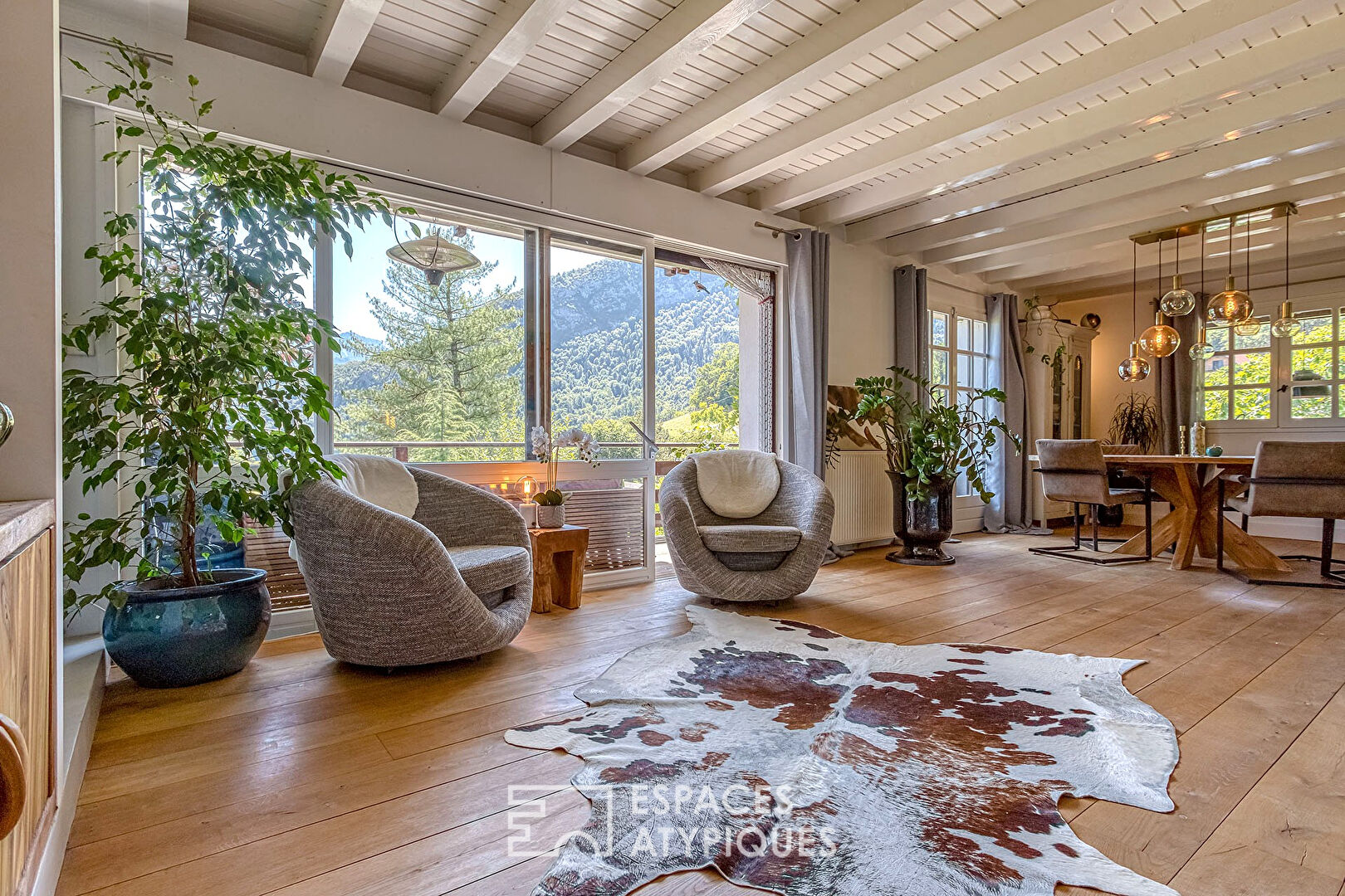 Chalet rénové avec piscine et vue exceptionnelle
