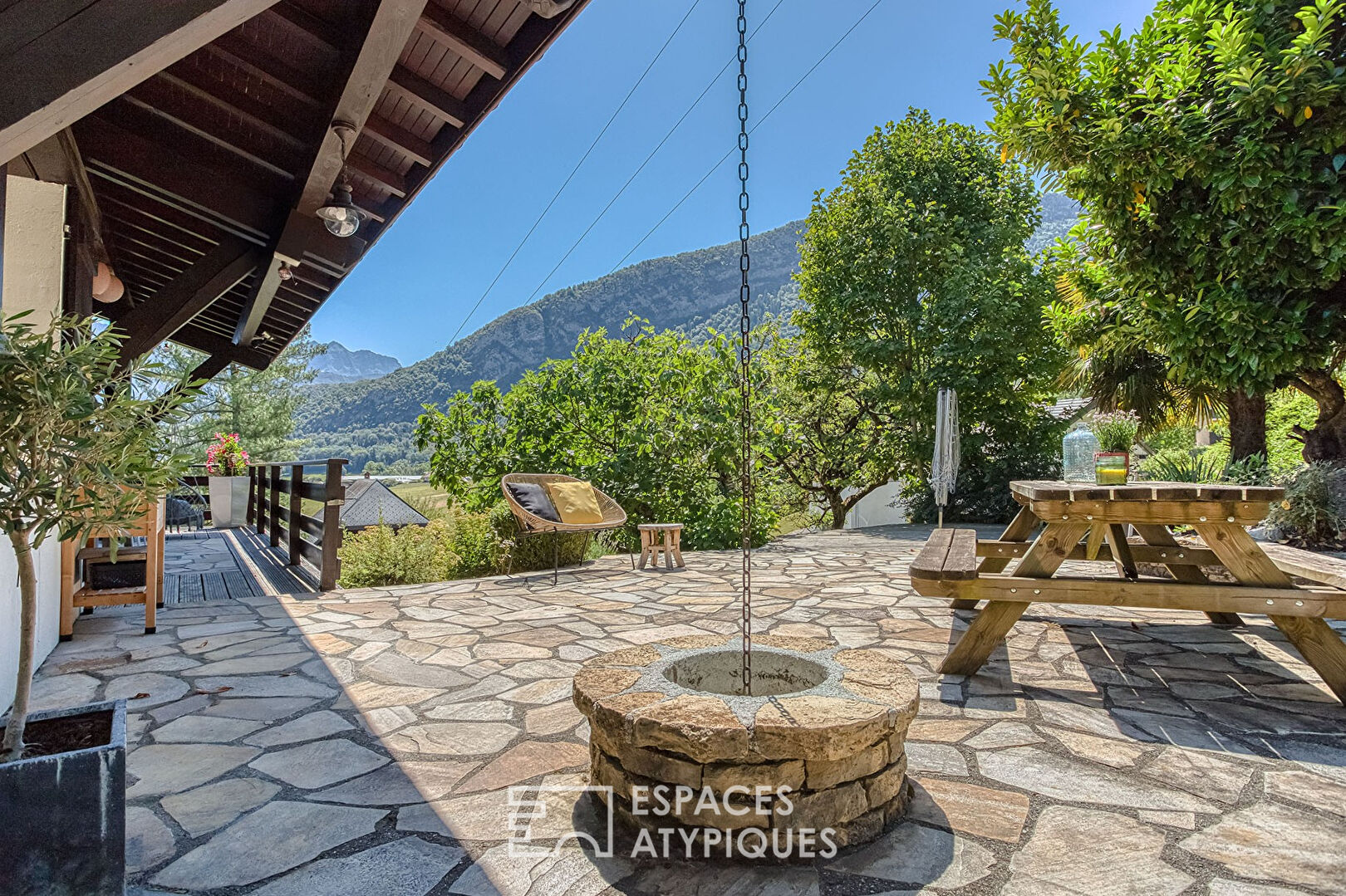 Chalet rénové avec piscine et vue exceptionnelle