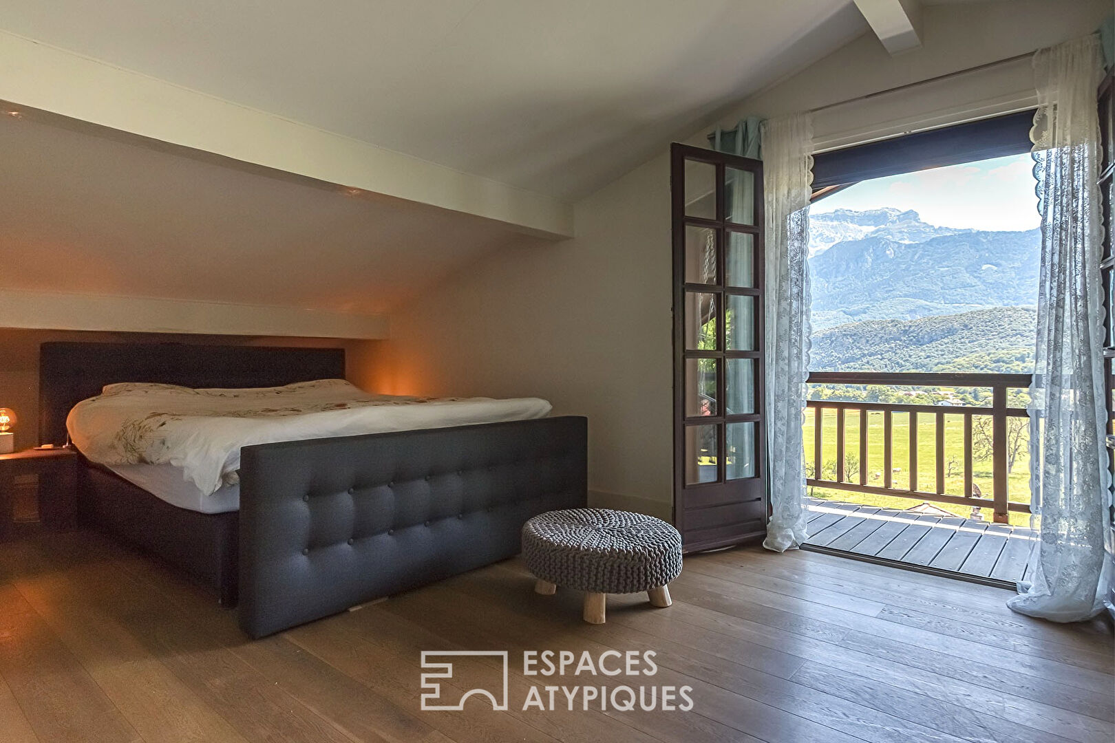 Chalet rénové avec piscine et vue exceptionnelle