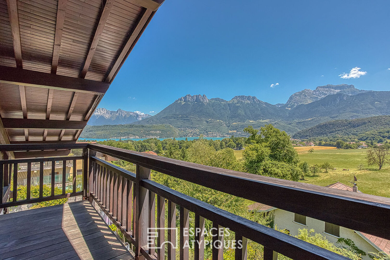 Chalet rénové avec piscine et vue exceptionnelle