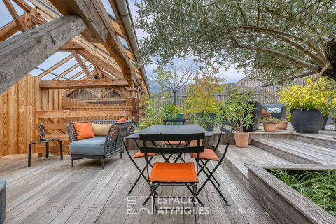 Corps de ferme rénové avec aménagement paysager en terrasses